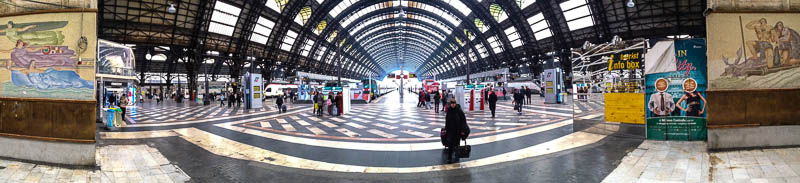 Train station, Gates