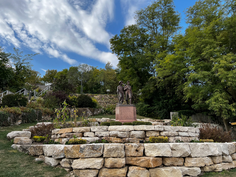 Hannibal, MO - Tom and Huck Statue